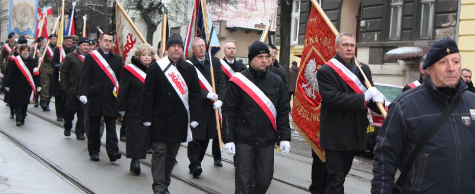 Nowe Miasto - setki gorzowian w kondukcie żałobnym na ul. Mieszka I