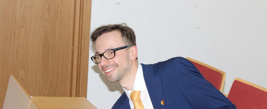 Paweł Zerka – ekonomista, politolog, blogger. Od 2009 r. związany z thinktankiem demosEUROPA-Centrum Strategii Europejskiej w Warszawie