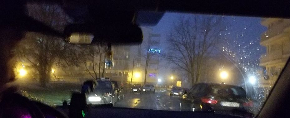 – Na tym osiedlu połowa kierowców czuje się jakby była na torze wyścigowym. Mam czekać aż ktoś mi wjedzie z impetem na czołówkę, aby odpowiednie służby zainteresowały się problemem? – zastanawia się rozgoryczona pani Gosia