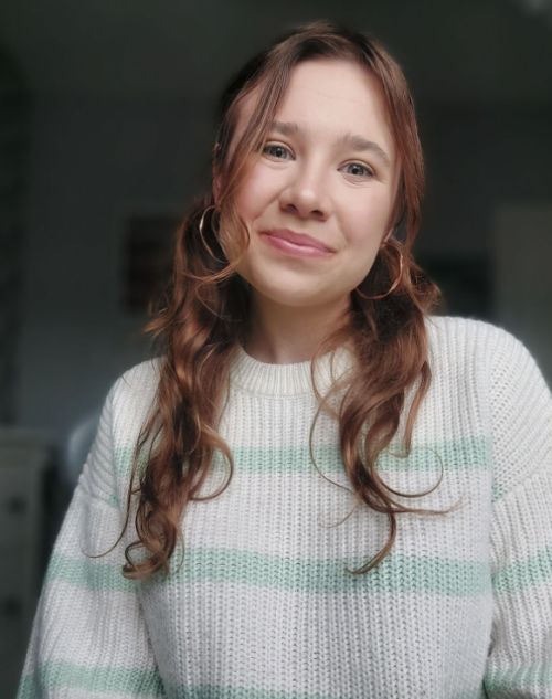 więcej