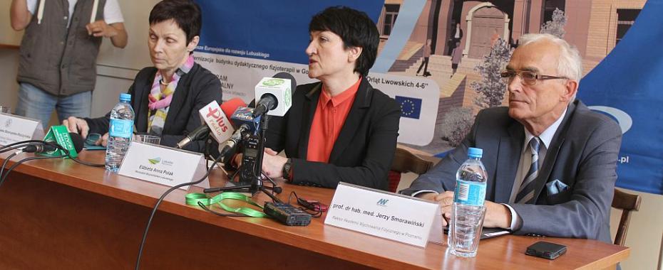 Razem tylko na zdjęciu. Rektor Raczyńska nie podpisze porozumienia dla Akademii