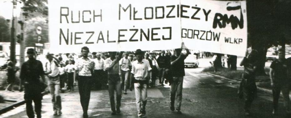 RMN na ulicach, ale nie protestuje lecz świętuje