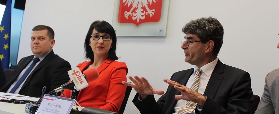 Dwa języki, ale aplikacja jedna. Cel porozumienia u wojewody: bezpieczeństwo