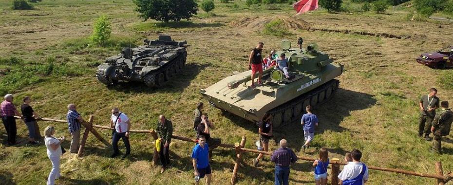 Kilka naprawdę udanych ujęć ze zlotu pojazdów militarnych