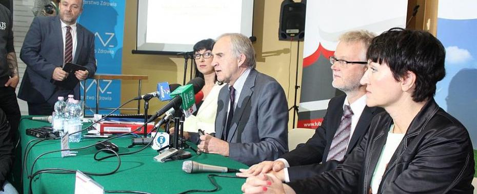 Minister Zembala w szpitalu przy Dekerta nawoływał: bądźmy miłosierni!