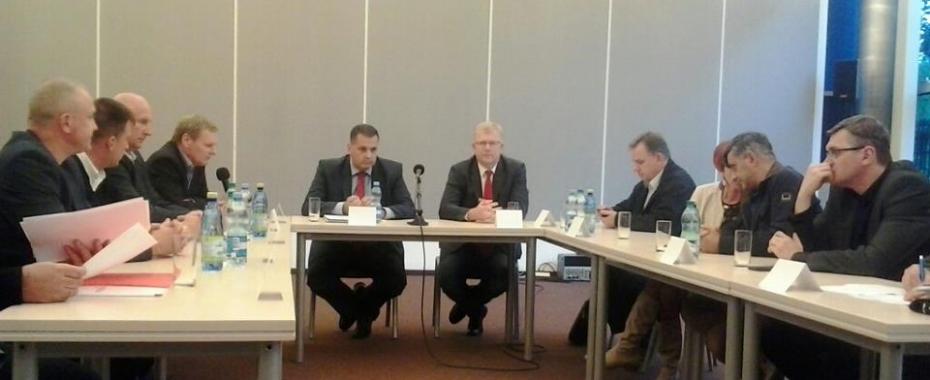 Rada sportu zrobiła swoje, praca leżała odłogiem, a PiS chce 2 procent