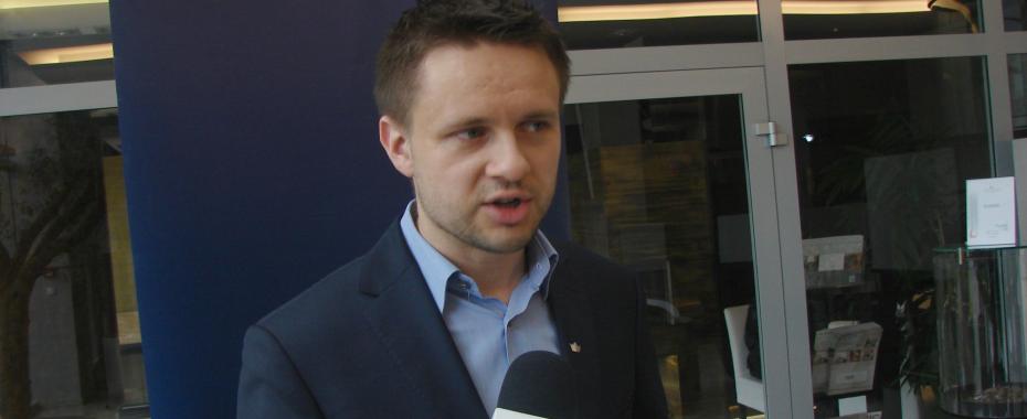 Anacki chce debaty, Porwichowi skojarzyła się milicja, ale "wezwani" nie mówią "nie"