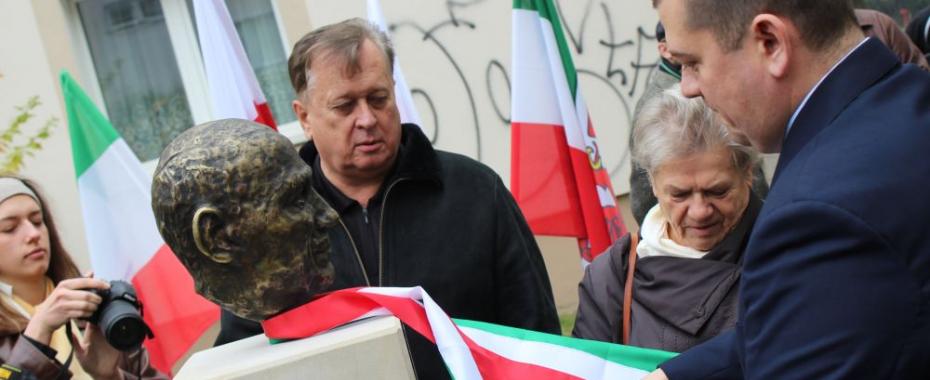 Prezydent Bauer ma oko na urzędników