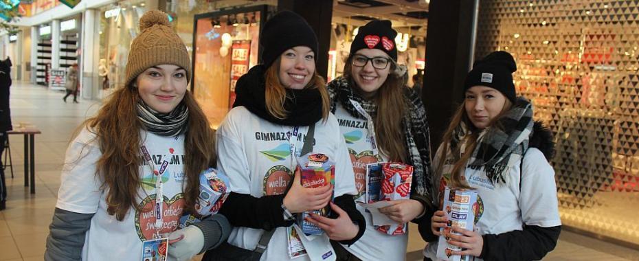 WOŚP na zdjęciach po południu. Scena przy galerii na Zawarciu
