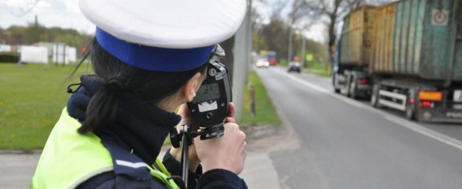 Policja tępi jazdę ponad setką w zabudowanym