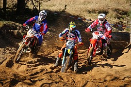 Motocross kobiecy błyszczy nowym światłem