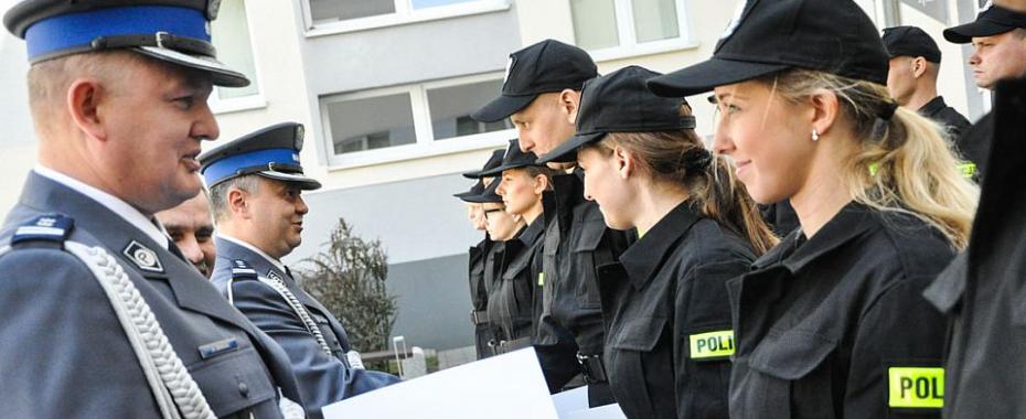 Ślubowanie, szkolenie i służba. Nowi w policji