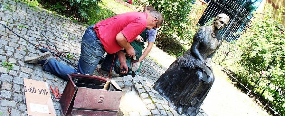 Co słychać u Papuszy? Wiercenie i kucie