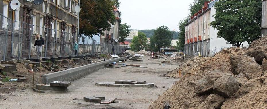 Krawężniki, studzienki... Od Śląskiej już coś widać!