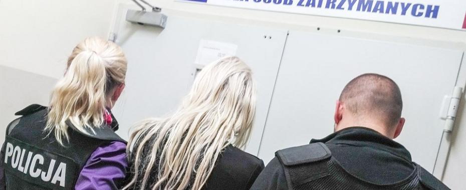 Ekspedientka za łup! Wynosiła z galerii