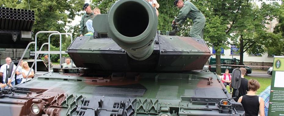 Uwaga! Leopardy, przemarsze i biegi