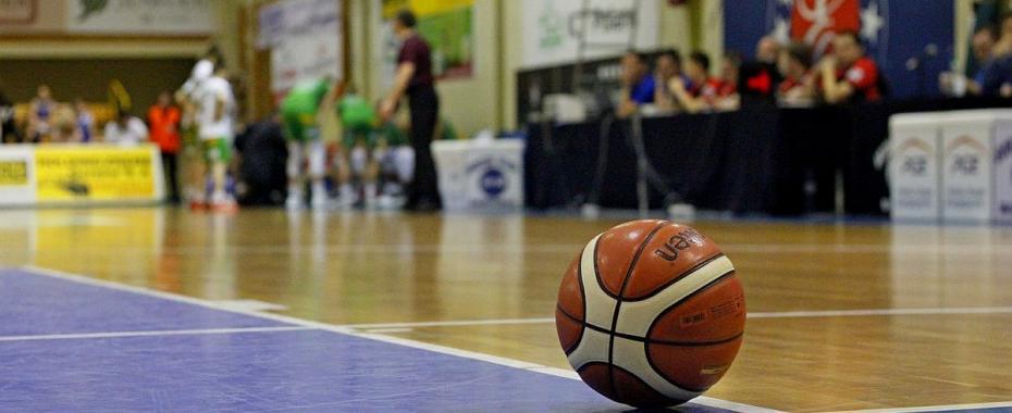 Ćwierćfinały koszykarek, piłka na gali... Weekend na arenach