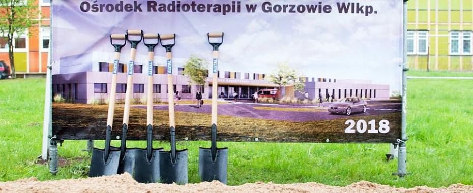 Politycy zruszyli ziemię przy Dekerta