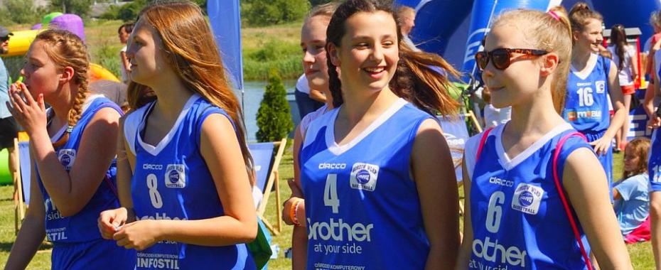 Koszykówka i piknik tuż przy Warcie