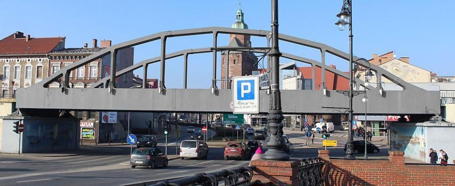 Robota wre! Po niszach wiadukt
