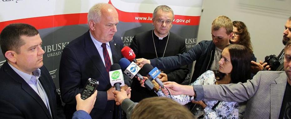 Nawet rok bez katedry!
