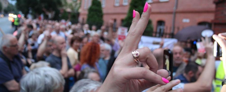 KOD w 37. rocznicę: przyjdź pod katedrę