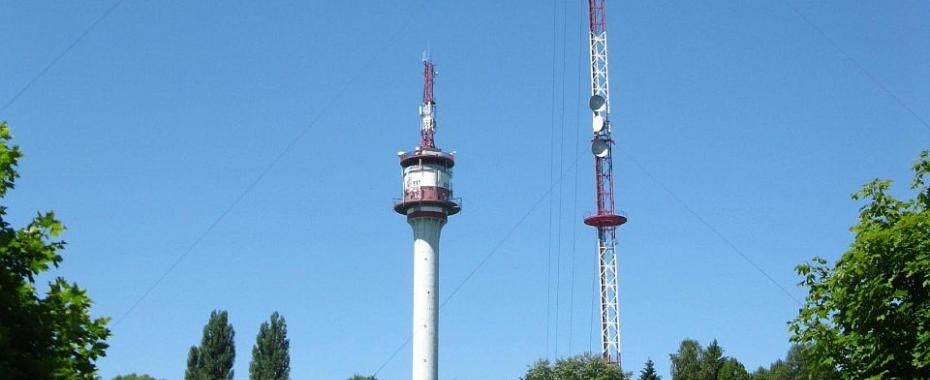 Fachowcy od radia sprawdzają sygnał