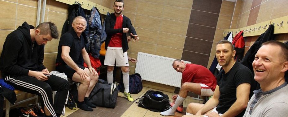 Grali księża, wygrali narciarze. Taki turniej...