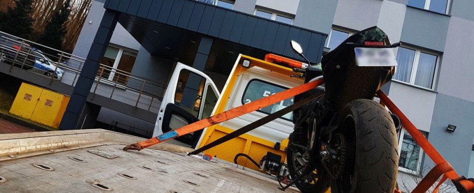 22-latek na kradzionym pędził bez prawka