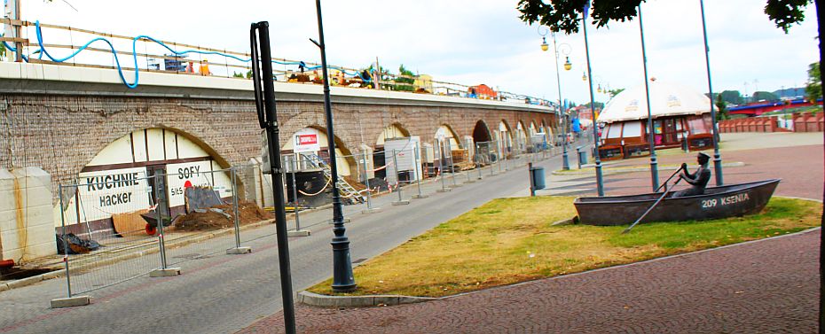 Ruch pod estakadą przy Wodnej