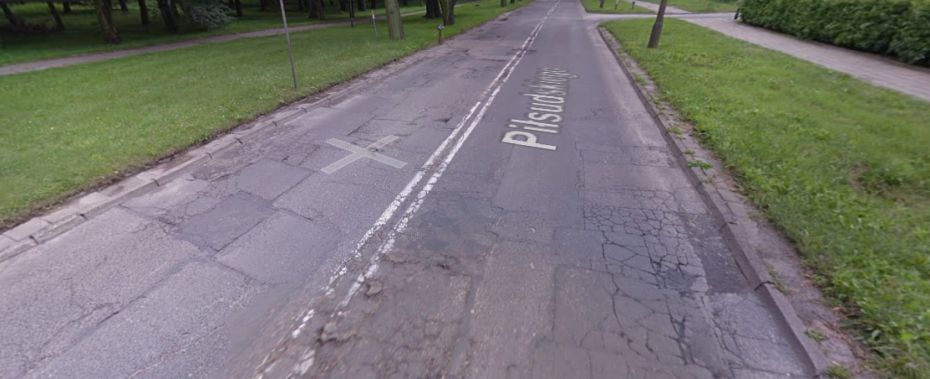 Bardzo brzydka droga do remontu