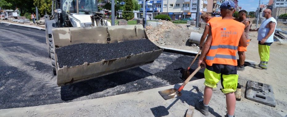 Wyczekiwany asfalt na głównym skrzyżowaniu