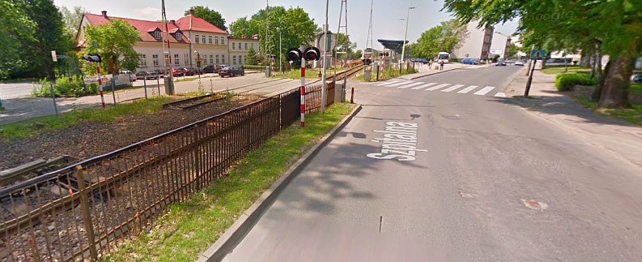 Teatralna. Nie przejedziesz przez tory!