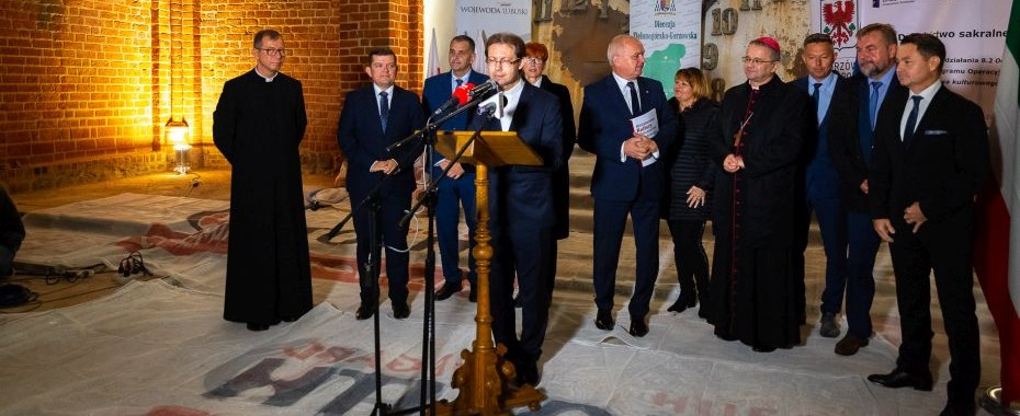 Pieniądze na katedrę i na cmentarz przy Warszawskiej