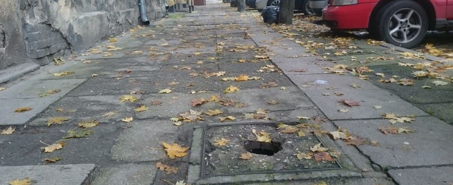 Czytelnik ma dość dziury w chodniku!