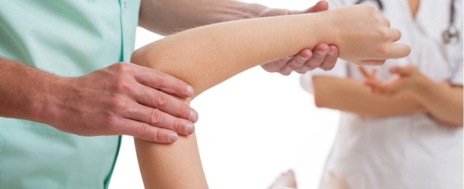 Na kłopot z nadgarstkiem, fizjoterapeuta