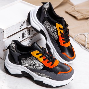 Jak nosić damskie sneakersy?