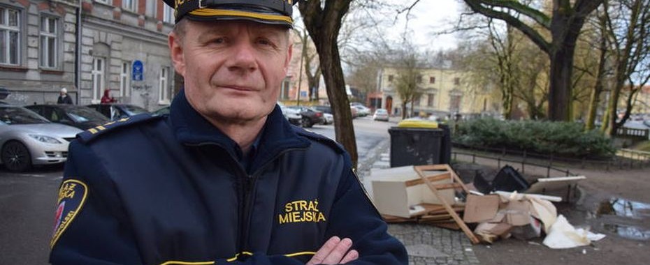 Komendant Jasiński: Niestety, lubimy śmiecić