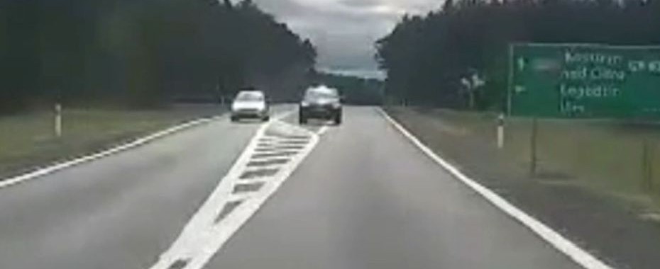 Kierowcy pędzą na pustych drogach