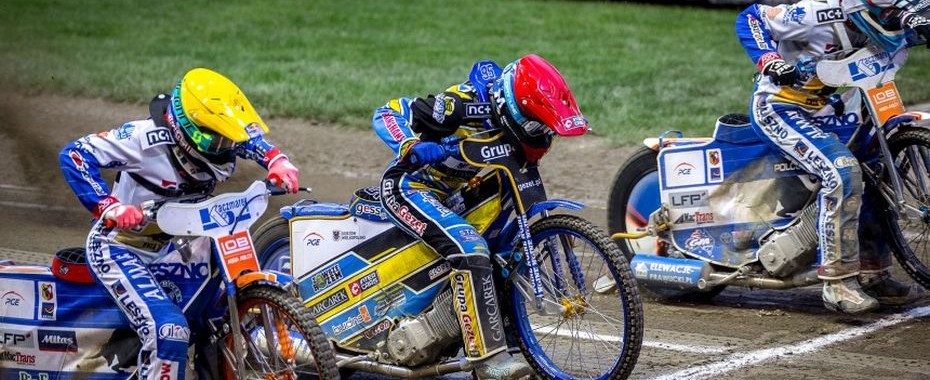 Stal – Unia. Na arenach