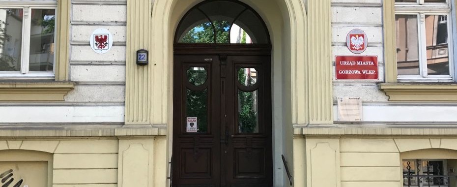 Strażnicy miejscy skończyli „korona-służbę” w policji