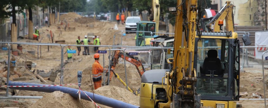Drogowcy na skrzyżowaniu Borowskiego z Chrobrego