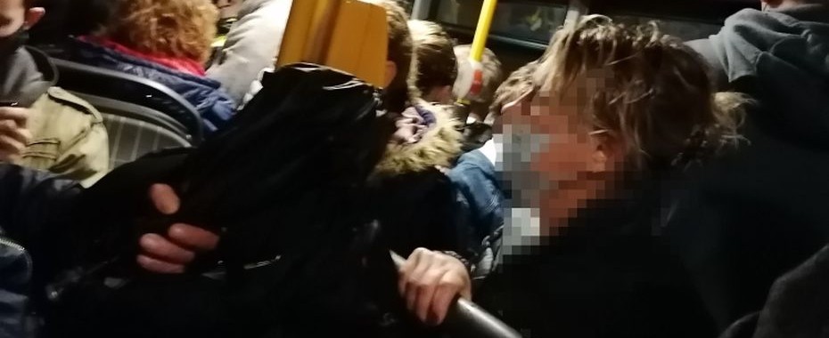 W szczycie do strefy tłok w autobusie!