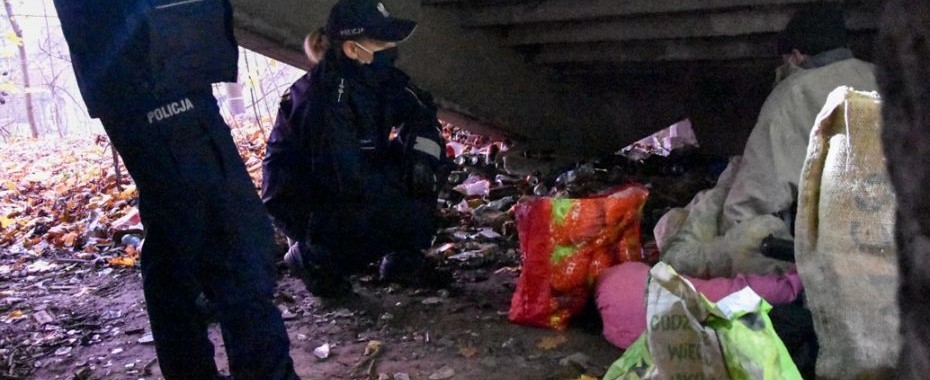 Bezdomni koczują pod Schodami Donikąd