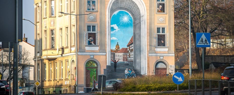Mural na 70-lecie pierwszego kotła w EC