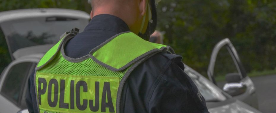 Policja: ciemno, ślisko na drogach. Uważajcie!
