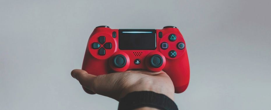 PlayStation a Xbox? Podobieństwa i różnice między konsolami