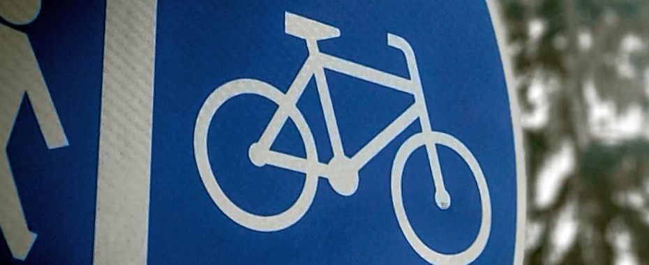 Czołówka na ścieżce. 66-latek z poważnym urazem