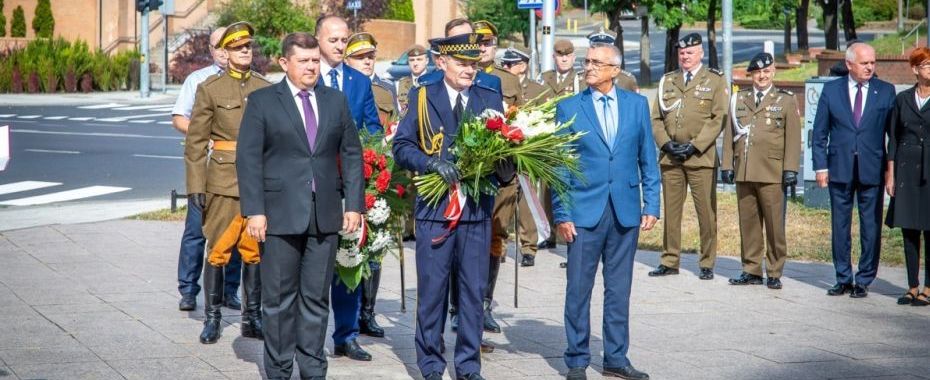 Święto Wojska Polskiego. Kwiaty u marszałka Piłsudskiego