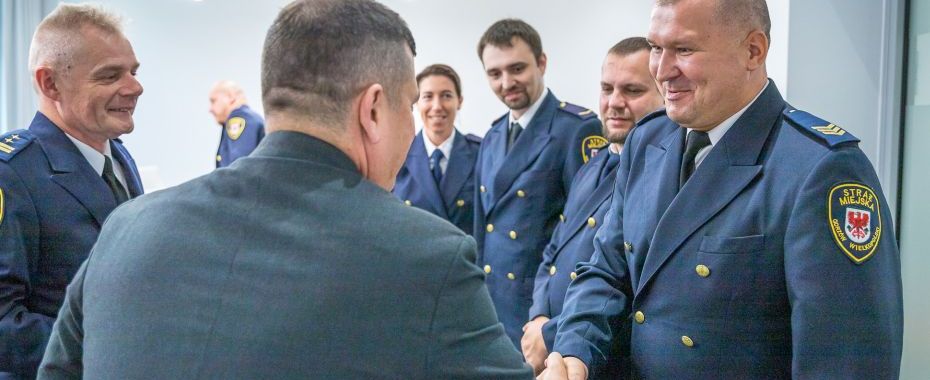 Awanse w święto strażników